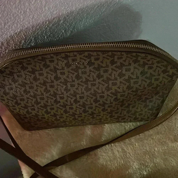 DKNY corrie monogram dome cross bag - Picture 3 of 8